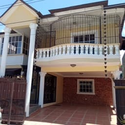 Casa en venta de 3 niveles en la Zona Oriental, S.D.E.