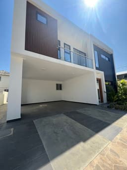 EN VENTA CASAS CON PISCINA EN JARDINES DEL NORTE