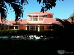 COMPRE UNA VILLA EN OFERTA