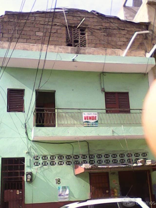 Vendo Casa detrás de la Ferretería Americana de la Avenida Mella.