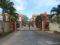 Jochy Real Estate Vende Town House en Buena Vista Norte