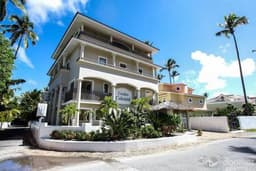 Punta Cana - Venta de Apartamentos - Edificio con 3 Apartamentos y local comercial