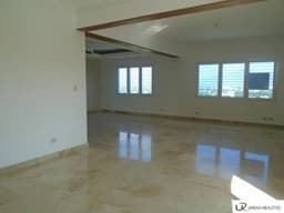 Apartamento de 235m² en La Trinitaria de tres habitaciones