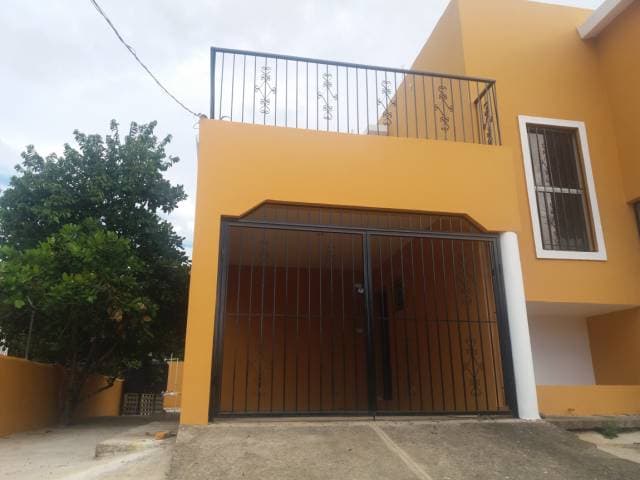 CASA EN RENTA DE 2 NIVELES EN URBANIZACION PRADOS DEL YAQUE SANTIAGO — foto 5