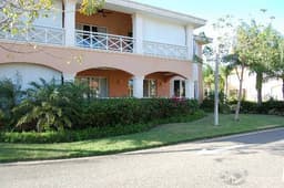 Apartamento en Brisas de Guavaberry.