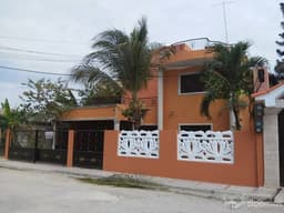 Casa familiar, tres habitaciones, tres terrazas